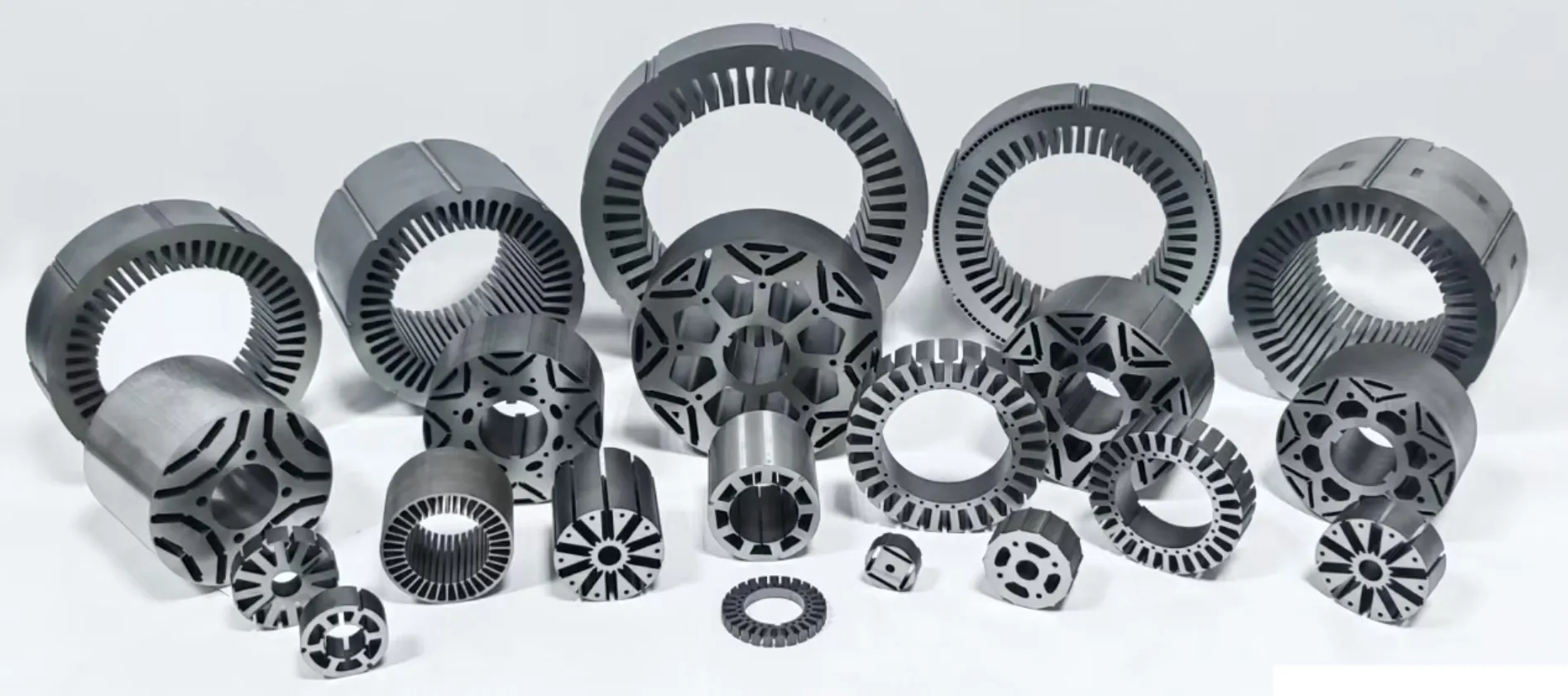 Motor stator ve rotor çekirdeği için otomatik istifleme perçinleme teknolojisi