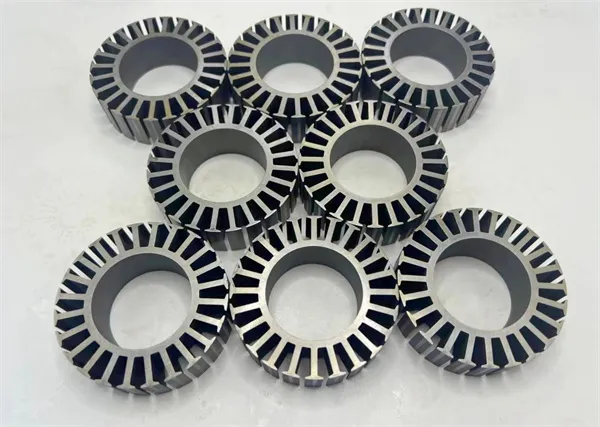 Lõi sắt tùy chỉnh cho máy bay không người lái hạng nặng Tùy chỉnh Vs ngoài kệ So sánh lõi