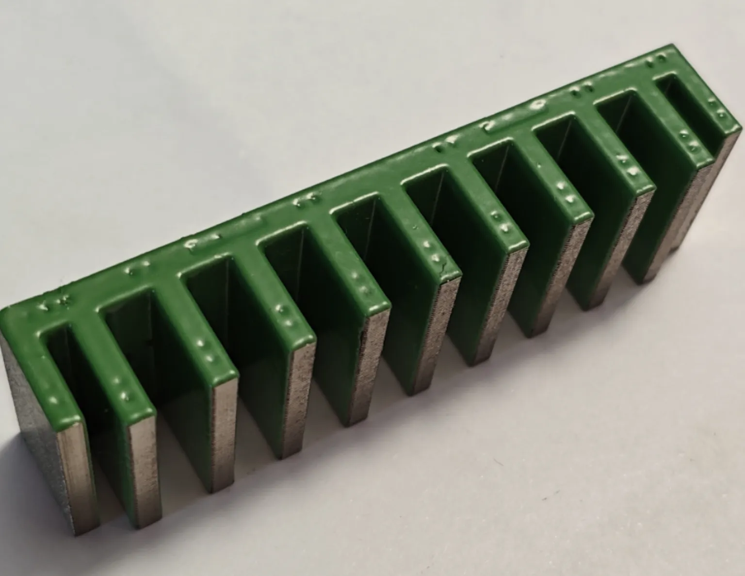 Laminaciones personalizadas de motores lineales para equipos de corte de obleas semiconductoras