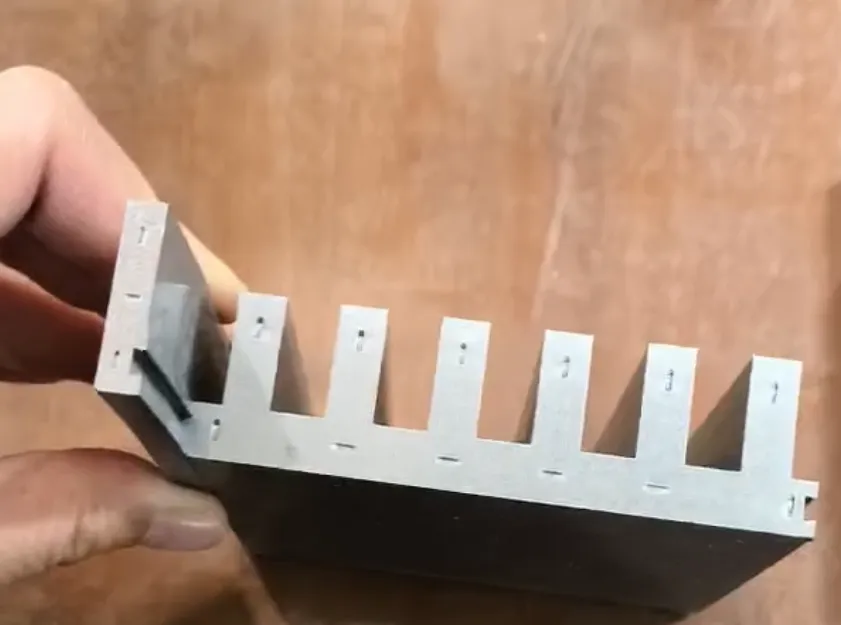 Cómo reducir el par dentado en motores lineales mediante un diseño de laminación optimizado