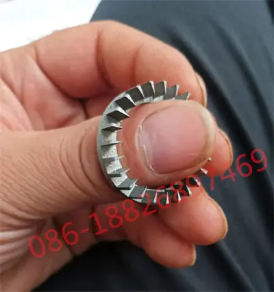החלפת קיבוע למינציה קונבנציונלי בגב הדבקה עצמית