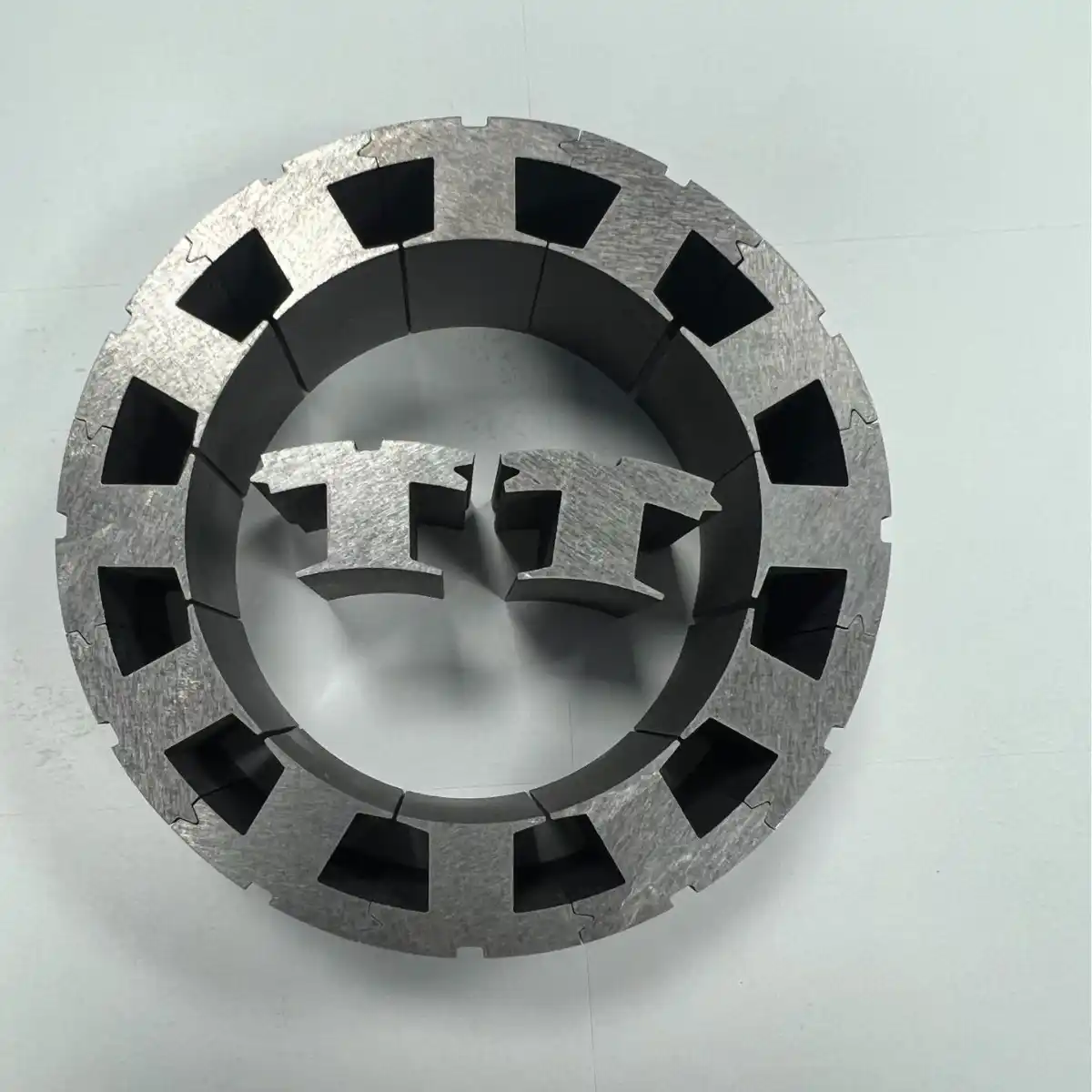 Yüksek Hızlı Motorlar İçin Parçalı Çekirdekler Özel Tasarım Stokta Mevcut Seçenekler