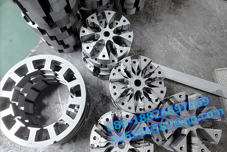 Laminage empilé pour rotors et/ou stators de moteurs électriques et de générateurs