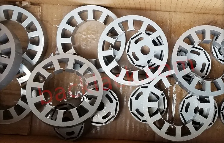 Ihanteellinen valinta humanoidirobottien nivelmoottoreille itseliitetyille staattoriytimille